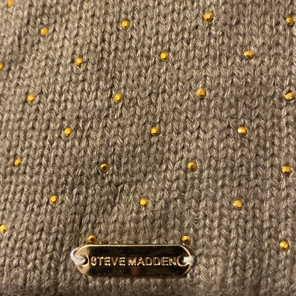 Steve Madden Tan / Olive Knit Beanie with  gold accents - one size - winter hat - Picture 2 of 8